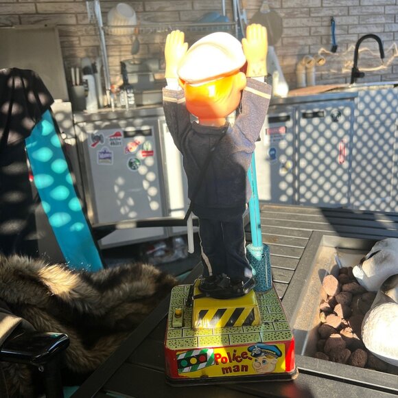 Vintage 1950s A-1 Japan “Mr. Traffic Policeman” Battery-Operated Tin Toy Working - Picture 4 of 10